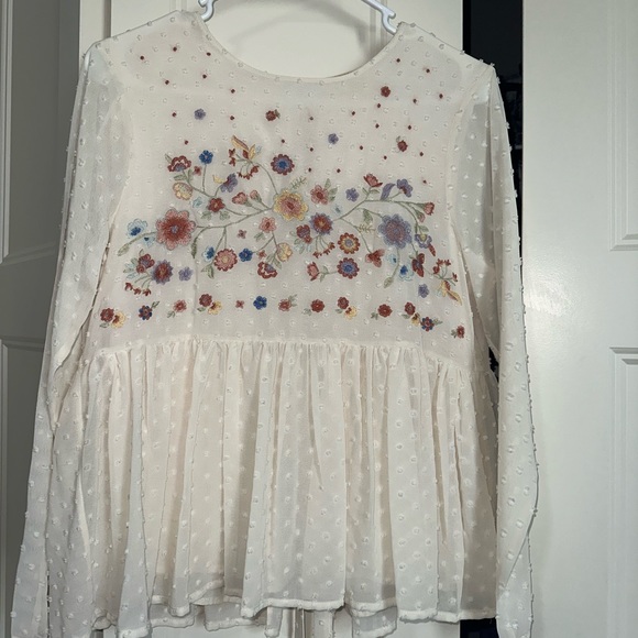 SKYLAR + JADE Swiss dot peplum floral embroidered blouse - Picture 2 of 6